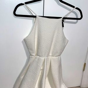 QUILTED WET SEAL WHITE DRESS SIZE SMALL